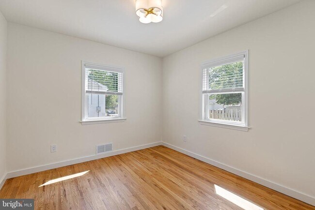 Building Photo - 706 Sonora Ave