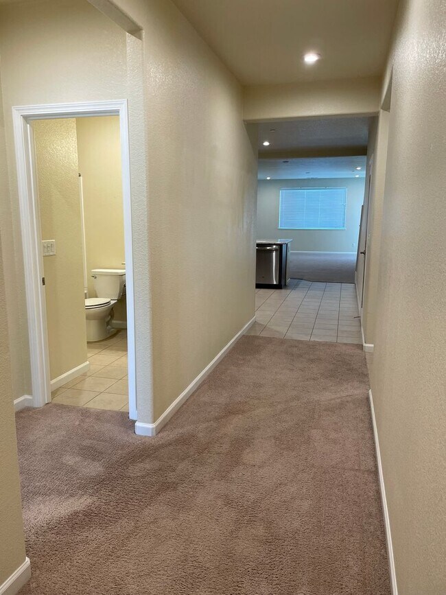 Building Photo - Beautiful Folsom Ranch Home