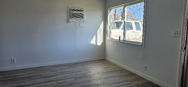 Building Photo - 1318 Pershing Rd