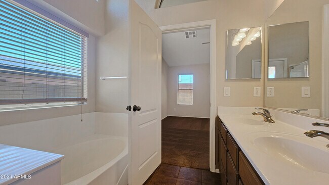 Building Photo - 5325 N 124th Ave