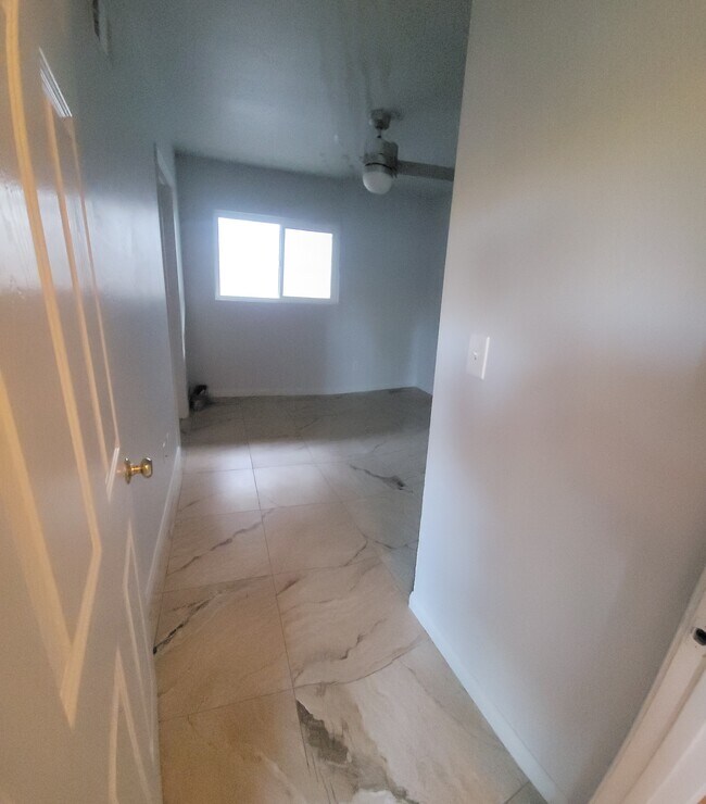 Building Photo - 711 E 7th Ave