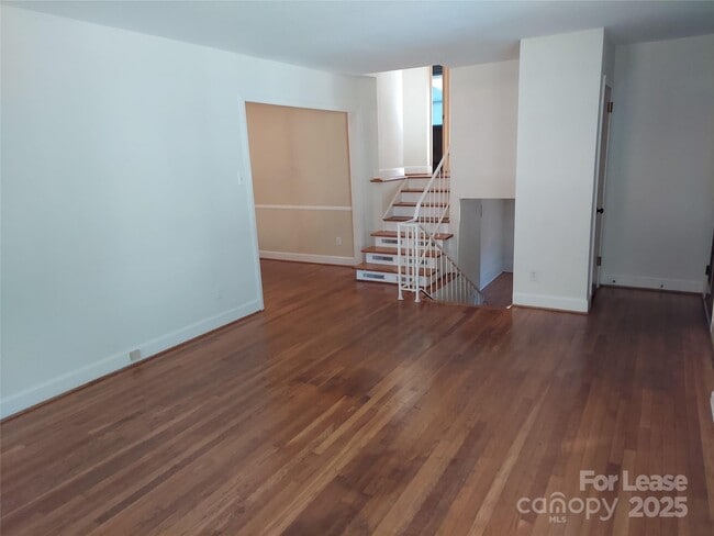 Building Photo - 3813 Selwyn Ave