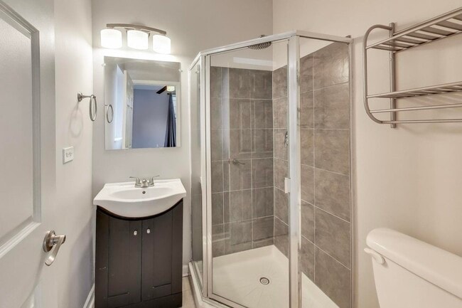 Building Photo - 3238 N Kilbourn Ave