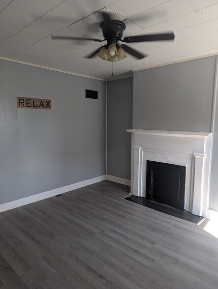 Living Room - 211 Short St