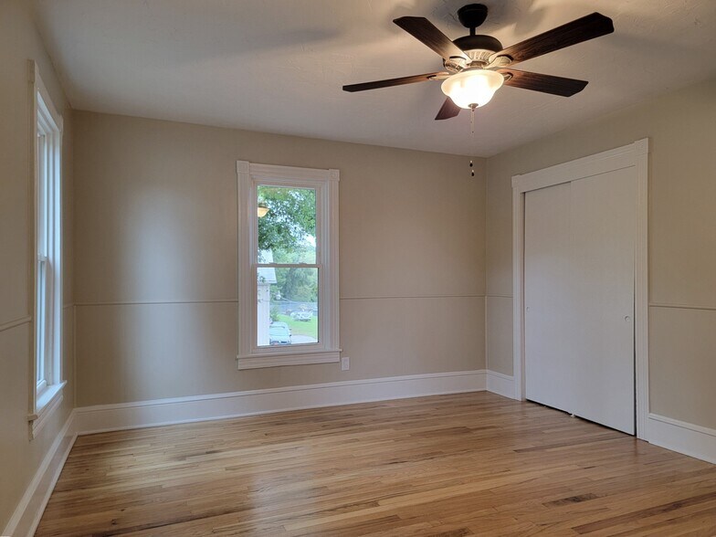 Building Photo - 97 N Reamstown Rd