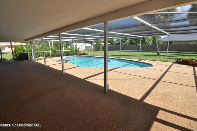 Building Photo - 501 N Palm Ave