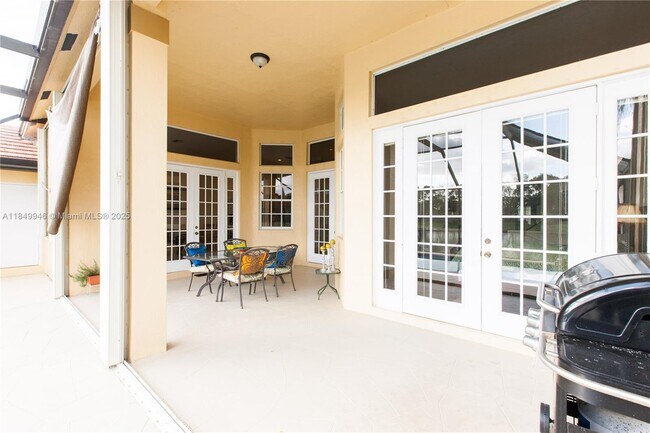 Building Photo - 2983 Oakbrook Dr