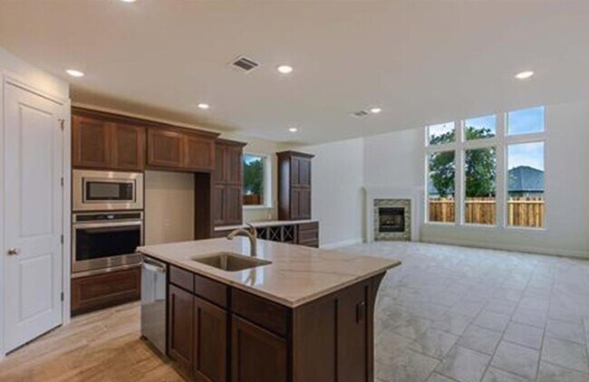 Building Photo - Beautiful Home 4BED/3BATH house for lease, located down the street from the Historic Gruene