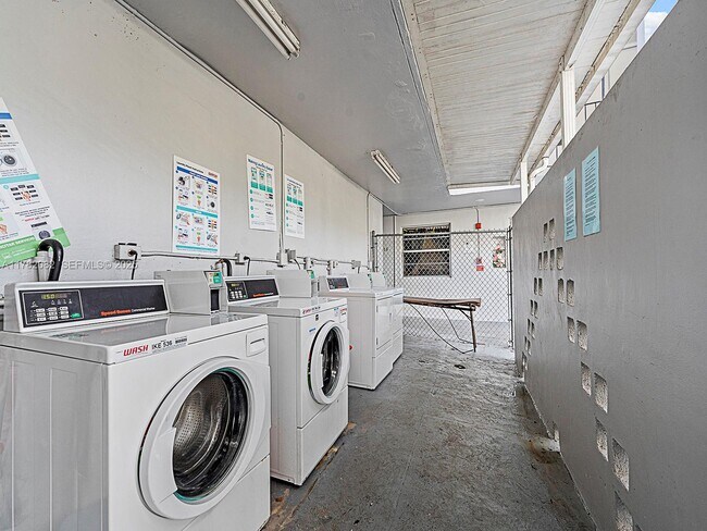 Building Photo - 10375 SW 40th St