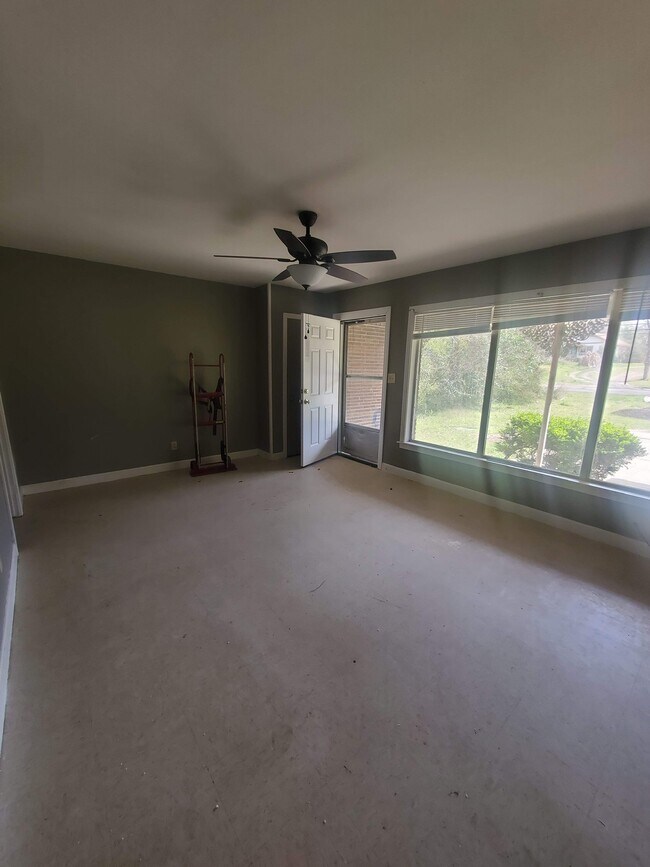 Building Photo - 2828 N 5th Ave