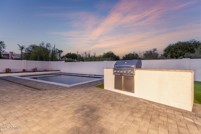 Building Photo - 8156 E Questa Rd