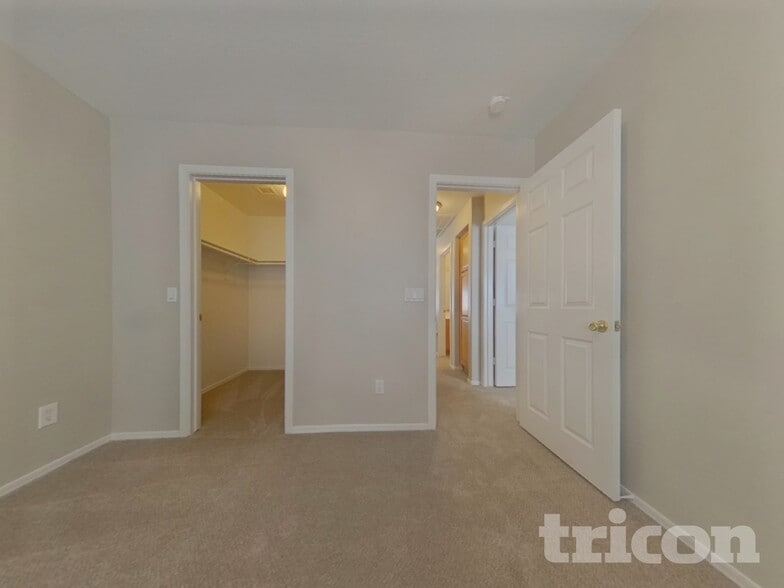 Building Photo - 22040 W Gardenia Dr