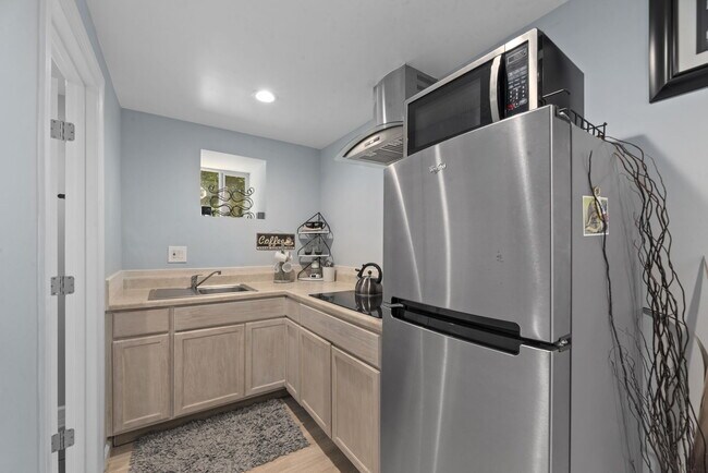 Building Photo - 641 Walther Way
