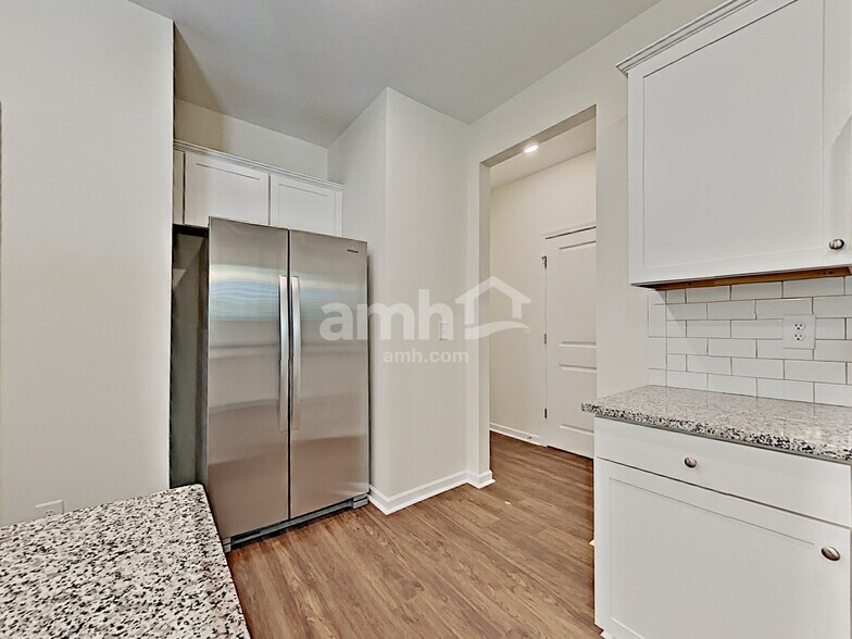 Building Photo - 529 Camp dr