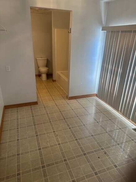 Building Photo - 131 Alameda Rd