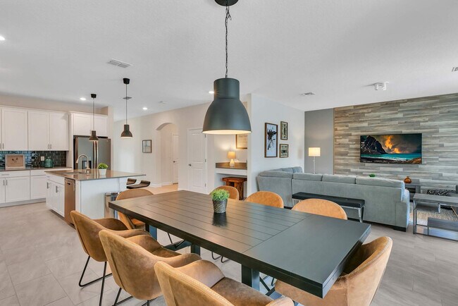 Building Photo - 2831 Bookmark Dr