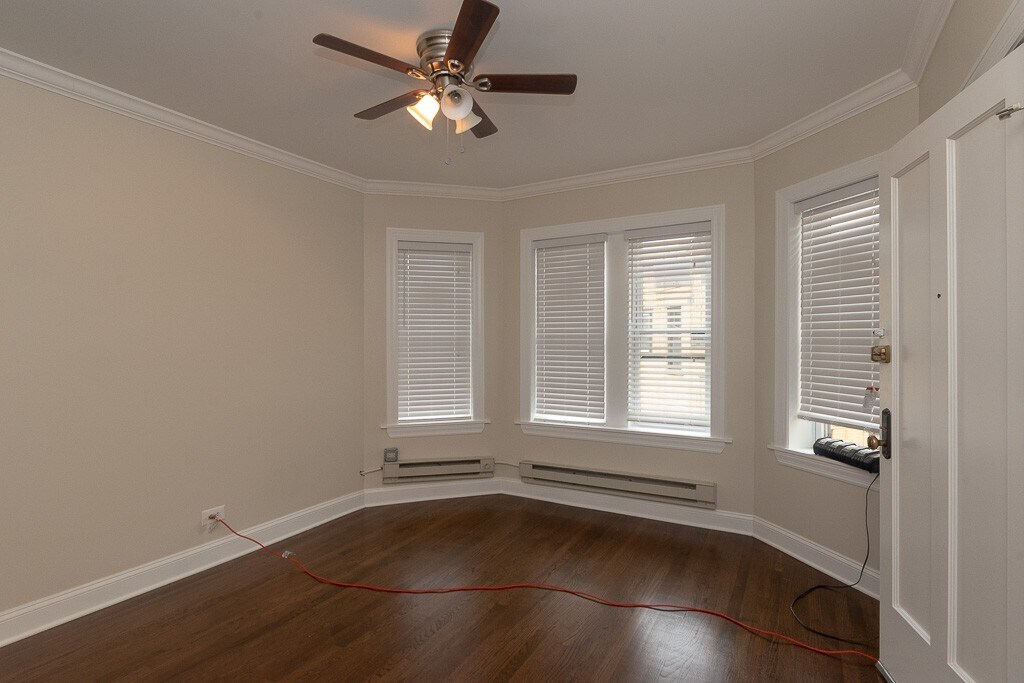 Building Photo - 3817 N Greenview Ave