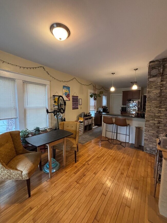 Primary Photo - 2939-39B N Pierce St