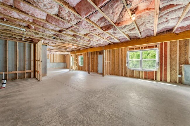 Building Photo - 96 Fairway Dr