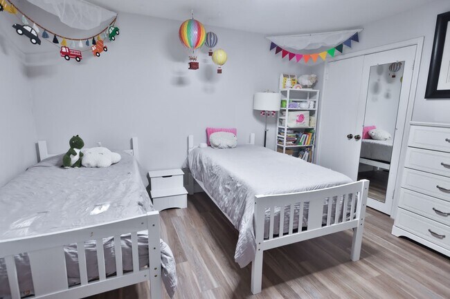 Building Photo - 16322 Southampton Dr