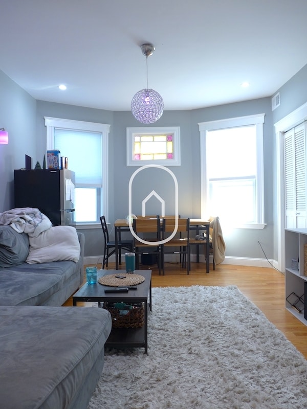 Building Photo - 1615 Tremont St