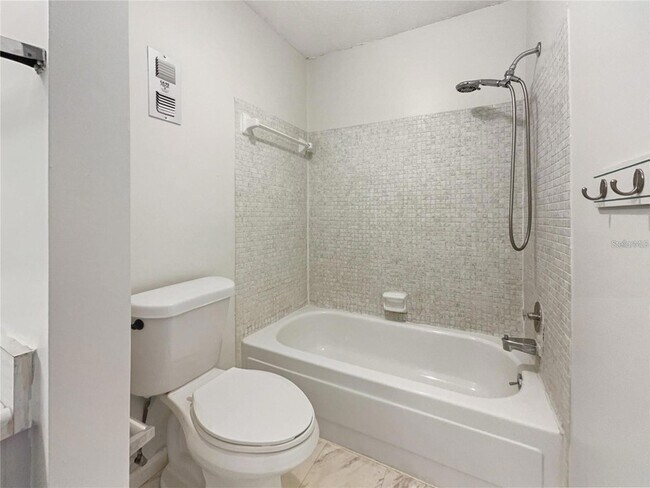 Building Photo - 524 Orange Dr