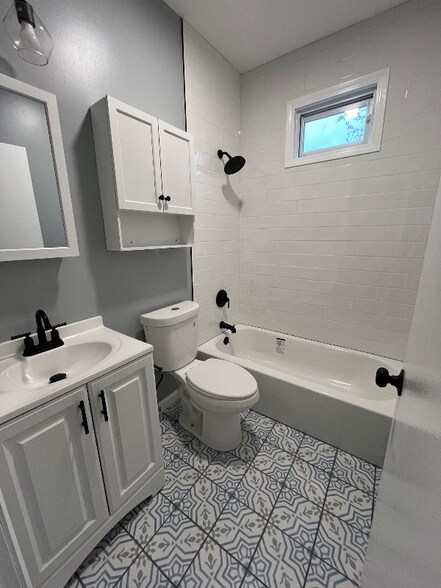 Building Photo - 19 Shepard St