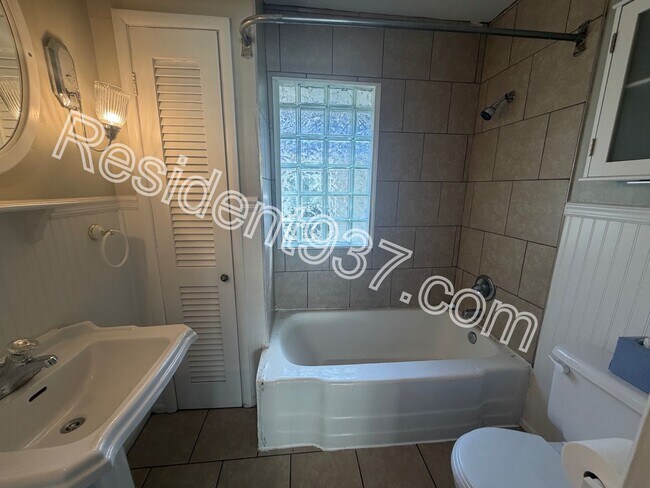 Building Photo - 2 Bed 1 Bath