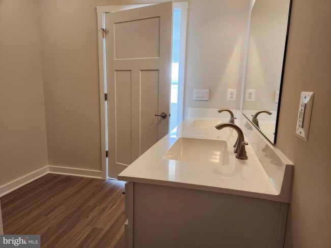 Building Photo - 327 Baker Dr