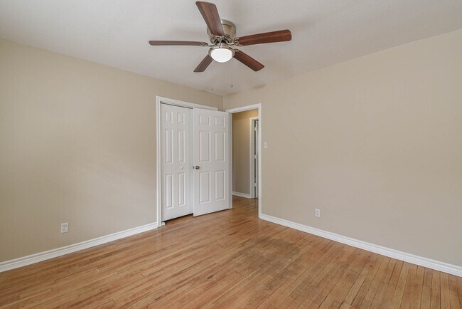 Building Photo - 1509 N San Jacinto St