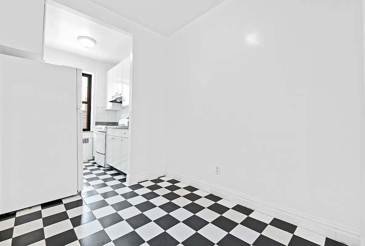 Building Photo - 101 E 116th St