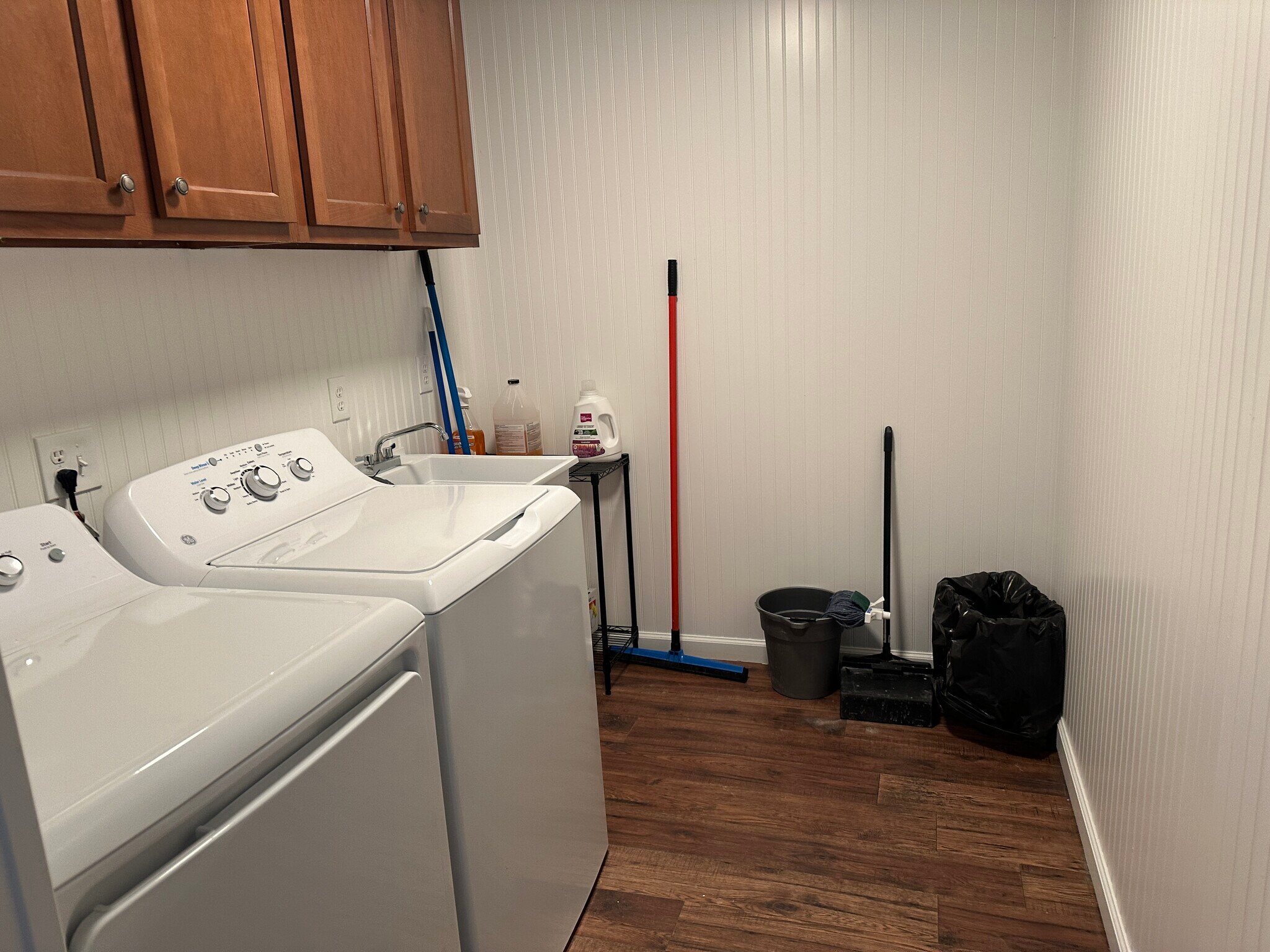 Building Photo - 137 N Center St