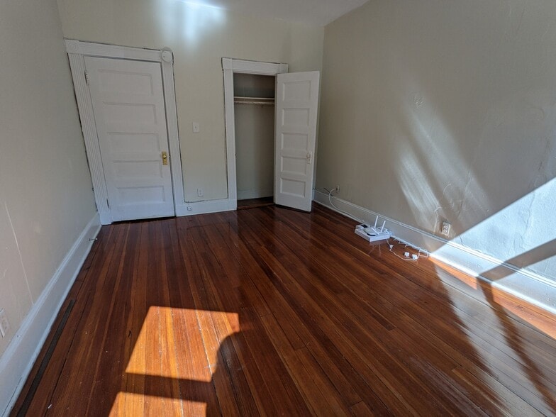 Building Photo - 1595 Beacon St