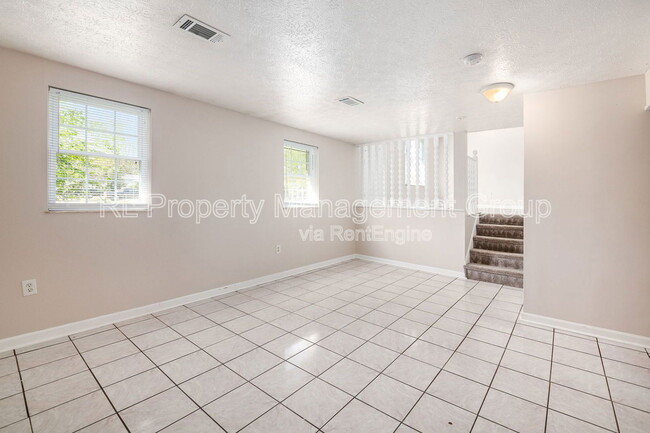 Building Photo - 4922 Dunlap Rd