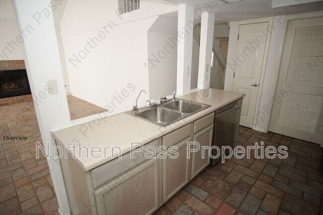 Building Photo - 6040 Los Siglos Dr