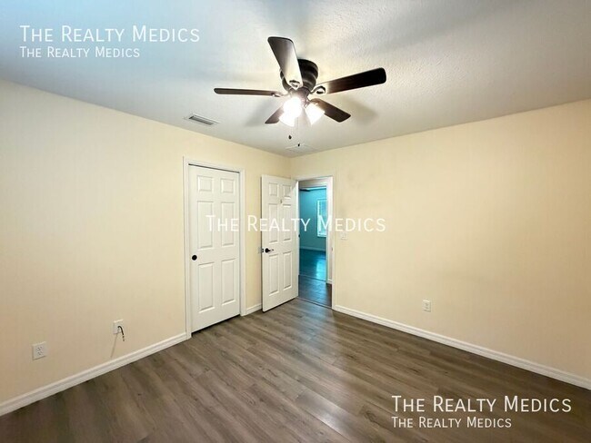 Building Photo - 2574 SW 164th Street Rd