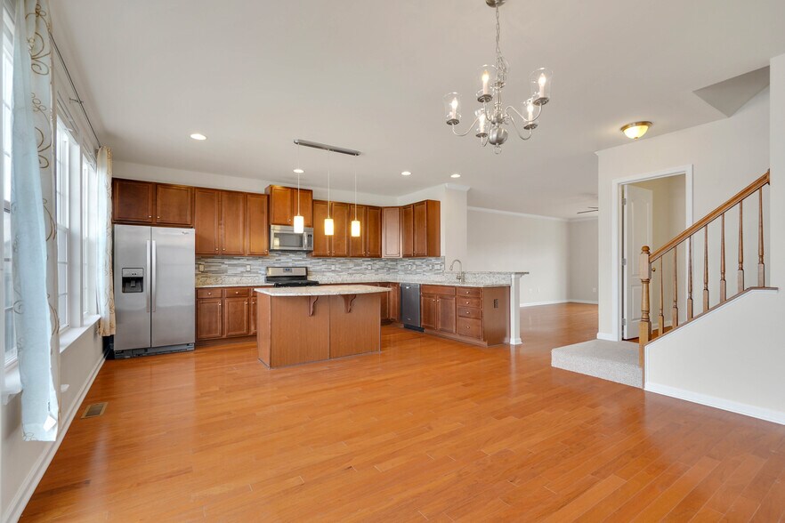 Building Photo - 6 Lamplighter Ln