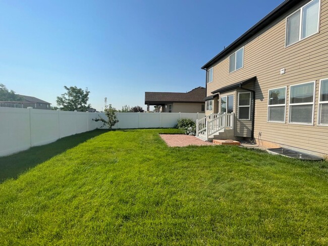 Building Photo - Beautiful Single Family Home Available Soon!