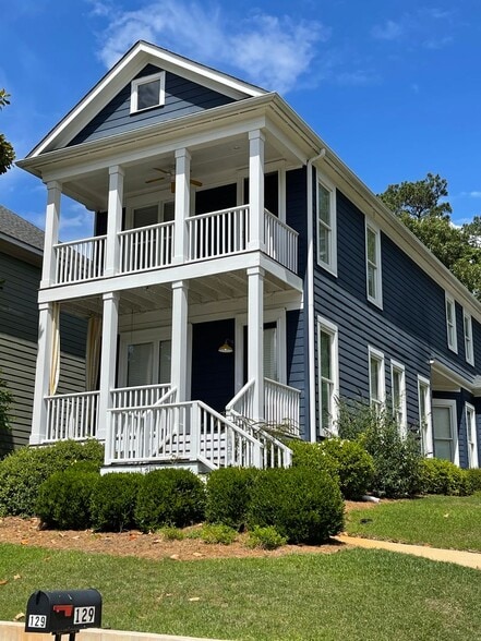 Building Photo - AVAILABLE NOW