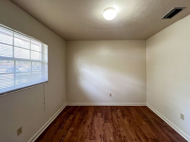 Building Photo - 3BR/2BA House in Northwood Pines - availab...