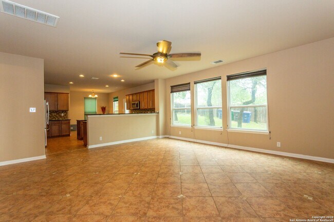 Building Photo - Spacious Stone Oak Beauty