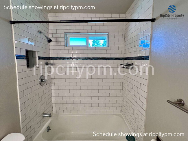 Building Photo - 8040 SW Oleson Rd