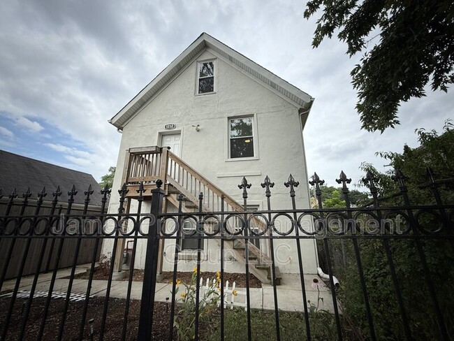 Primary Photo - 1232 N Hamlin Ave