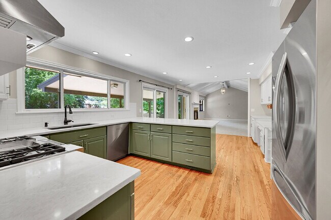 Building Photo - $6,850.00 - 5 Bedrooms, 3.5 Bathrooms, Sin...