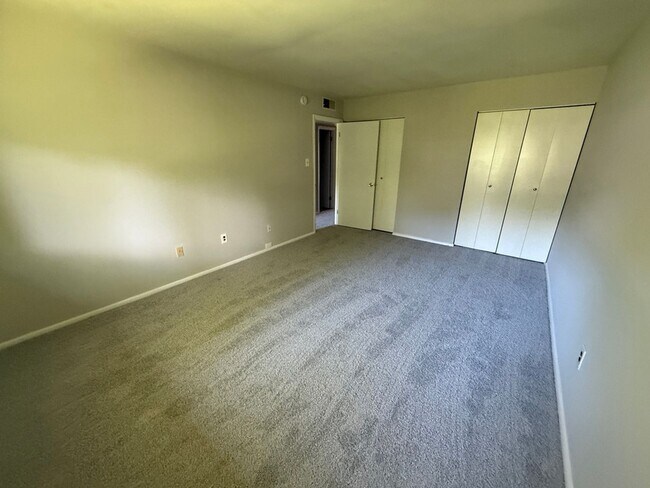 Building Photo - 326 Saybrook Ln