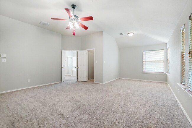 Building Photo - 4229 Kingsburg Dr