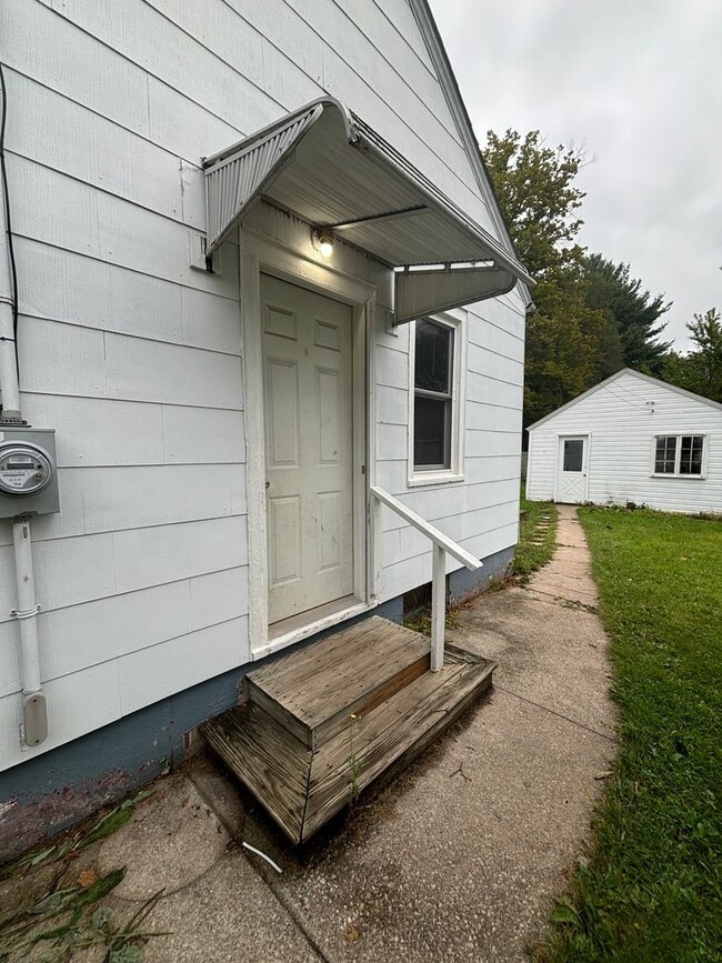 Building Photo - Charming 2 Bedroom 1 Bath Single Family Ho...