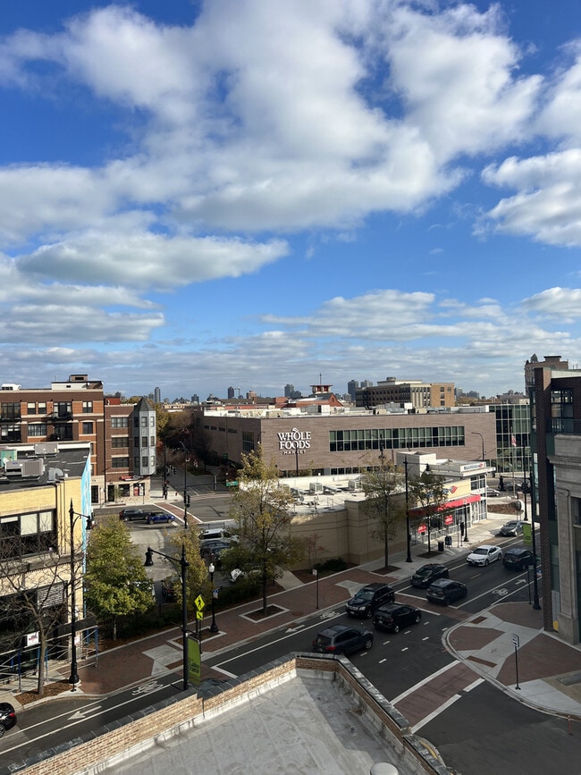 Building Photo - 3244 N Lincoln Ave