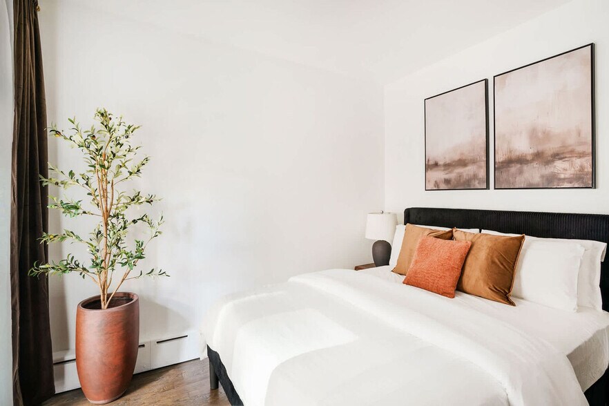 Building Photo - 10 5th Ave