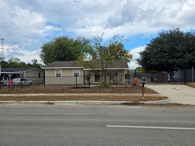 Building Photo - 3106 Fallwell Ln